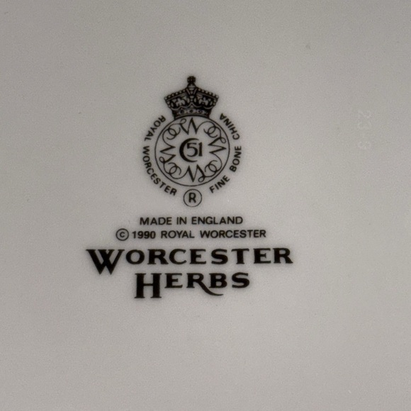 Royal Worcester Worcester Herbs Cake Plate Fine Bone China Great Condition 1990 - Picture 9 of 9
